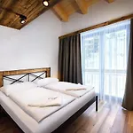 Hotel apartamentowy Demaenovka Jasna 4*