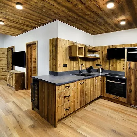 Apartmanhotel Demaenovka Jasna 4*